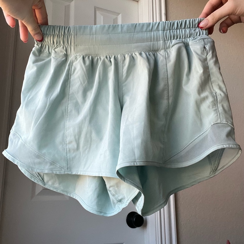 Lululemon Hotty Hot LR (low rise) Short 4" SIZE 4 HAZY JADE (DISCONTINUED COLOR)